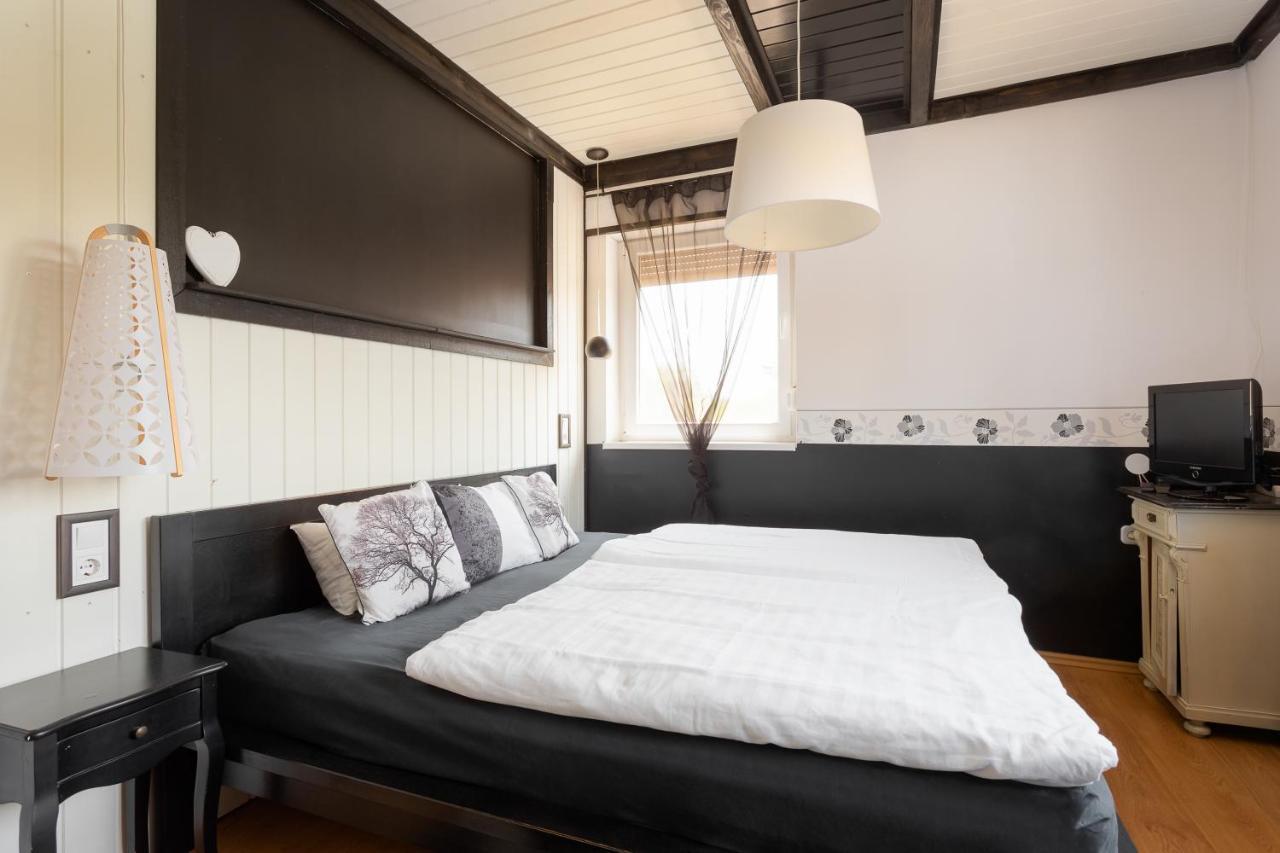 Patakpart Vendeghaz Apartment เอ็กแกร์ซาโลก ภายนอก รูปภาพ